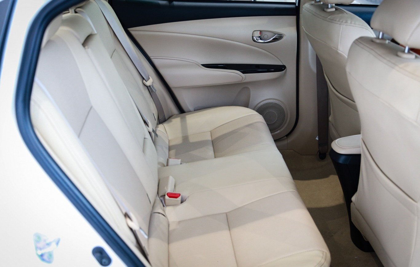 b4dcef_a10ca672b7ed49db8db34b43c9256531mv2-1 Ghế ngồi khoang hành khách