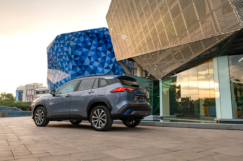 b4dcef_a6ba7f00d4a94e18be9fac0066d9bed5mv2-3 Thiết kế đuôi xe