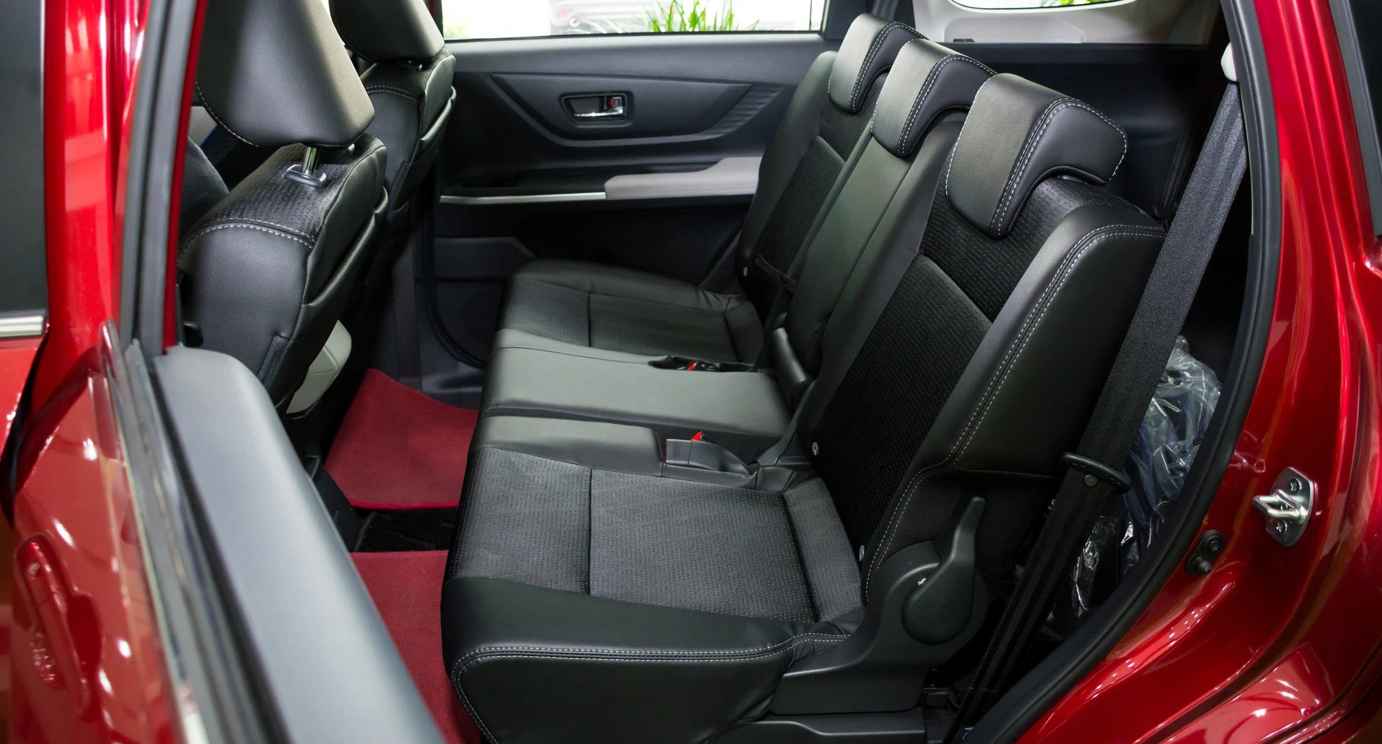 b4dcef_b7b4d31556bc4805a5354709c62cb059mv2-1 Nội thất xe Veloz Cross bản tiêu chuẩn