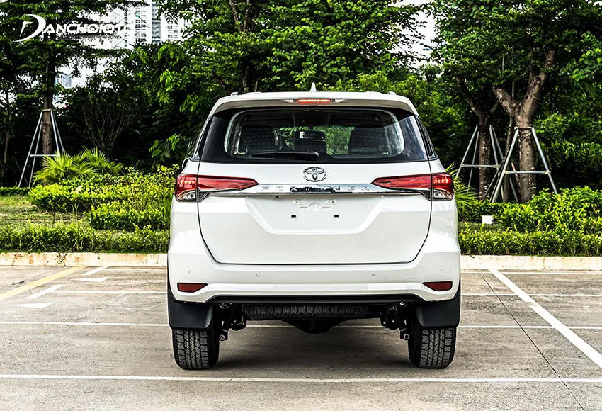 b4dcef_c84869dae8b9410c96b30fc3f54dfca4mv2-3 thiết kế đuôi xe Fortuner 2022