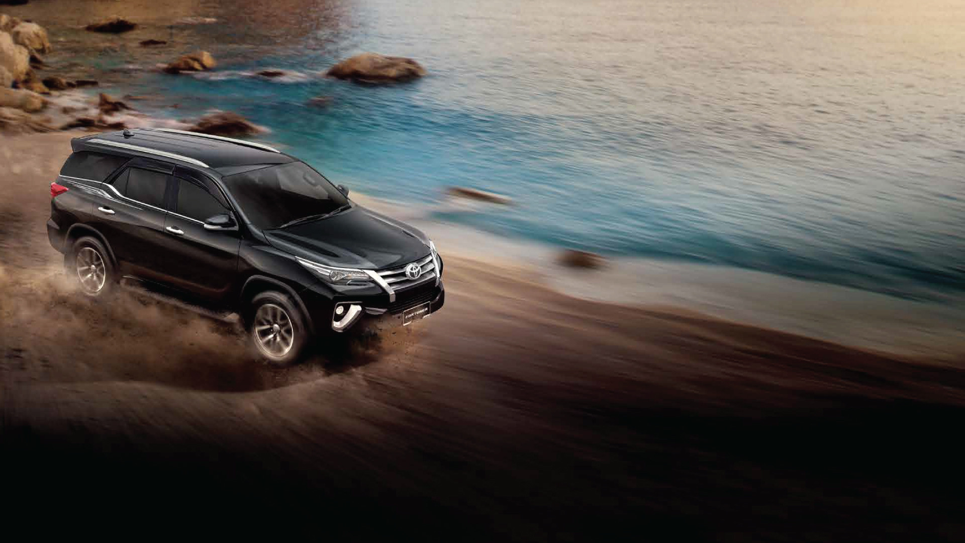 b4dcef_c958c6e7f7bd4b10a2bddcdb4a9e55cfmv2-1 Toyota Fortuner 2023