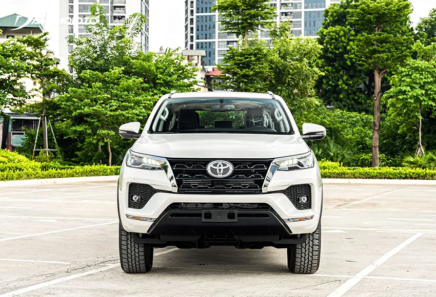b4dcef_cf3f7befa70141458c5e6a35a1303f3fmv2-3 Thiết kế đầu xe Toyota Fortuner 2022