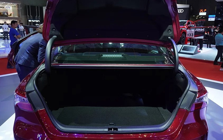 b4dcef_d2d5e732d74b413b9ffc6a516374034fmv2-1 Khoang hành lý Toyota Camry 2023