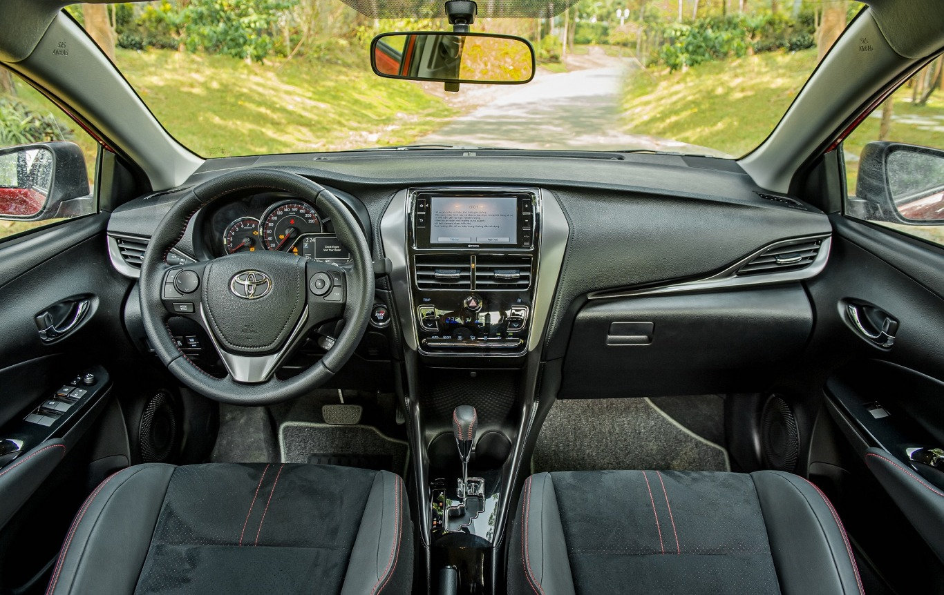 b4dcef_d401affff37a4f44a3d5499a54327a81mv2-1 Cabin khoang lái