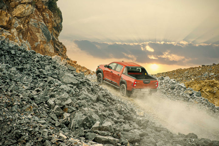 b4dcef_debb3fe8a3c0430ca2f29fa6e761edd1mv2-1 ree