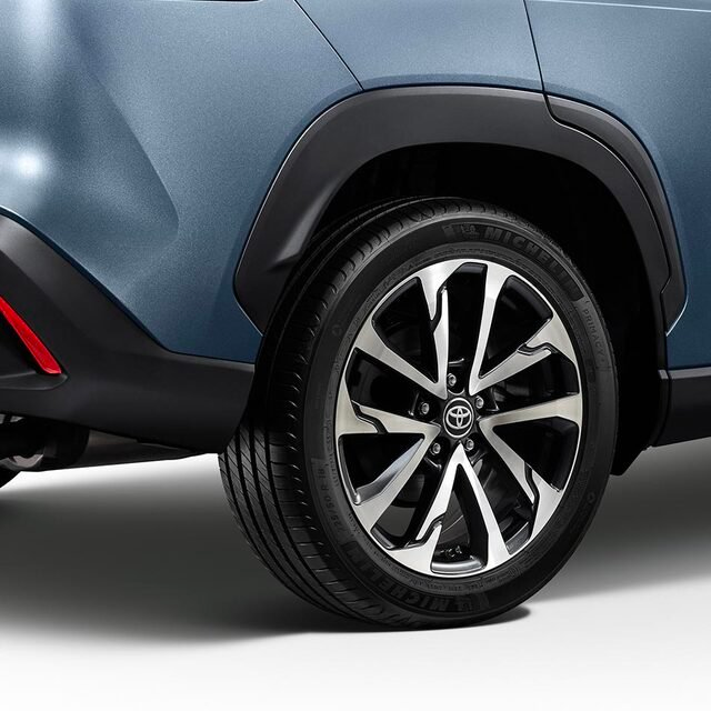 b4dcef_e1b6cb5a76e841a9bb702dccc7fdb0admv2-1 Mâm xe mang đến diện mạo cá tính đầy thu hút.