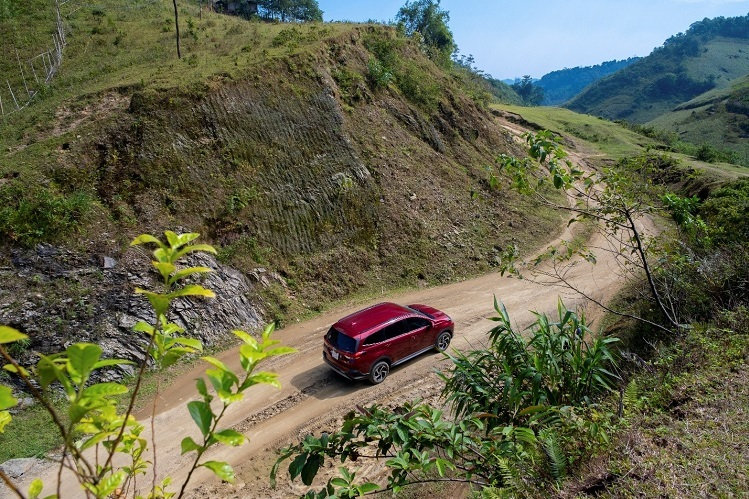 b4dcef_e37fcf917d05422ea8f43a4c1cdaca0amv2-3 ree