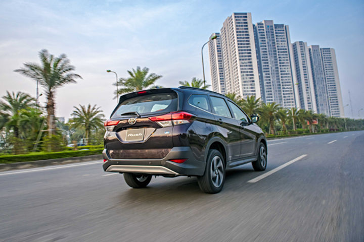 b4dcef_fb060c31b0c44044b445bb566f48ec92mv2-5 danh-gia-xe-toyota-rush-2021