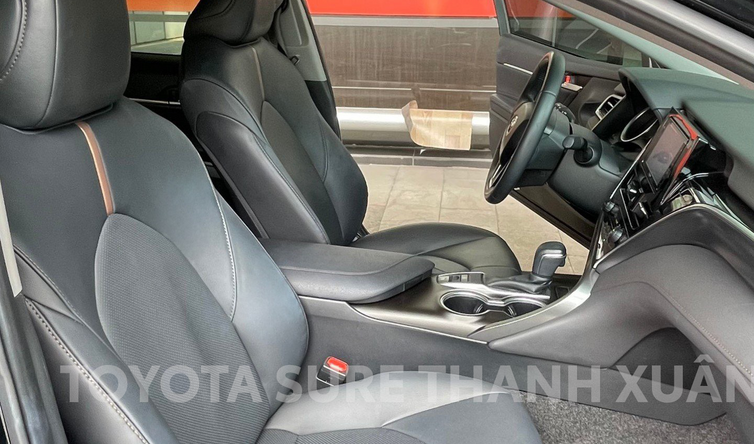 Toyota Camry 2.0G - Ảnh 9