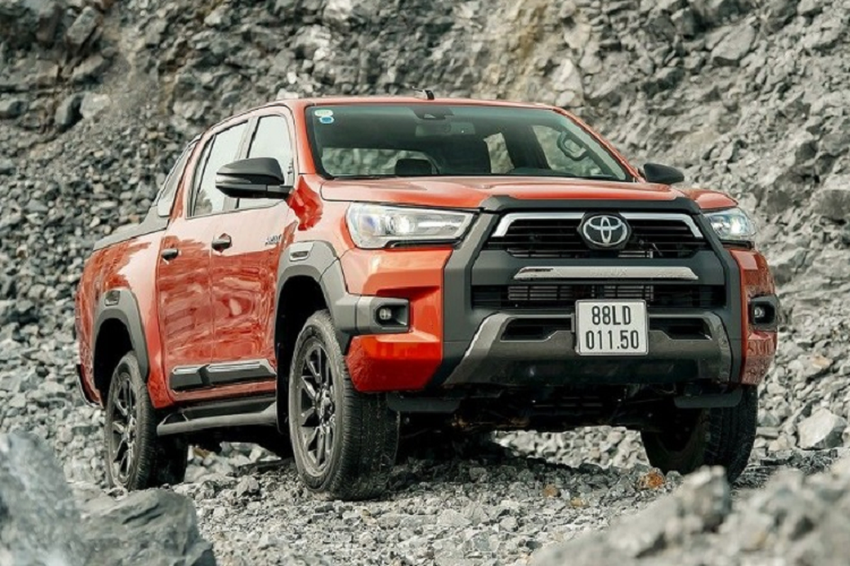 f03d58_29d1db0730ca44518351ae15a3bfd370mv2-2 Hilux-2023