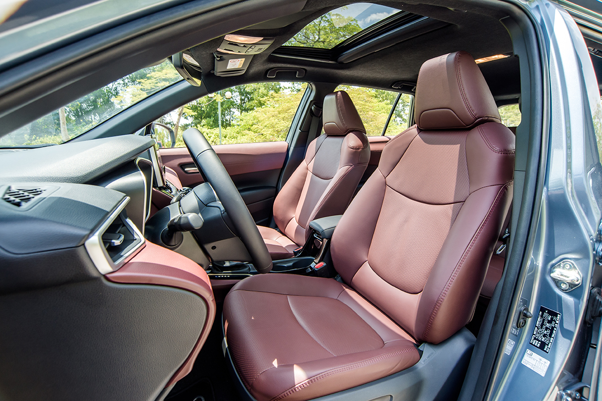 f03d58_5ddfaf6a8f214606b21df76b69f78bbemv2-1 Ghế ngồi bọc da sang trọng