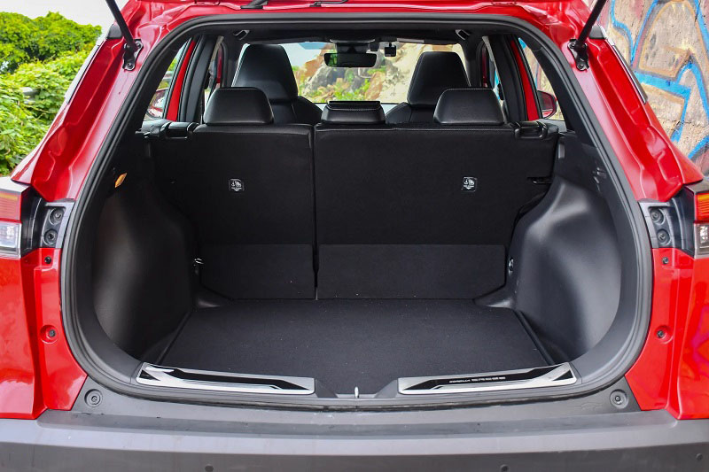 f03d58_64124677b7294506b6c5428962e3bd2dmv2-1 Có thêm tính năng đá cốp thông minh và tiện lợi