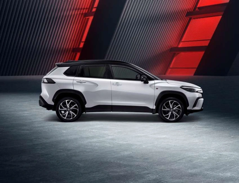 f03d58_a47459abde8741fe84a9bdebe2b0dcd7mv2-1 Corolla-Cross-2023