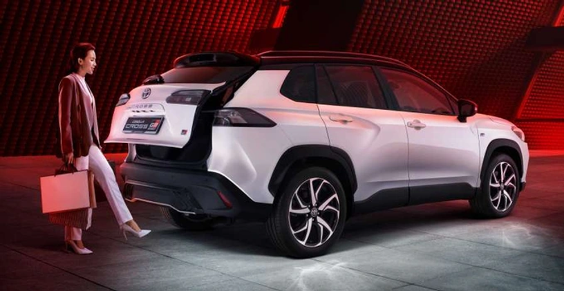 f03d58_adf26415eeec4a3592e0bf34ca7ec15amv2-1 Corolla-Cross-2023