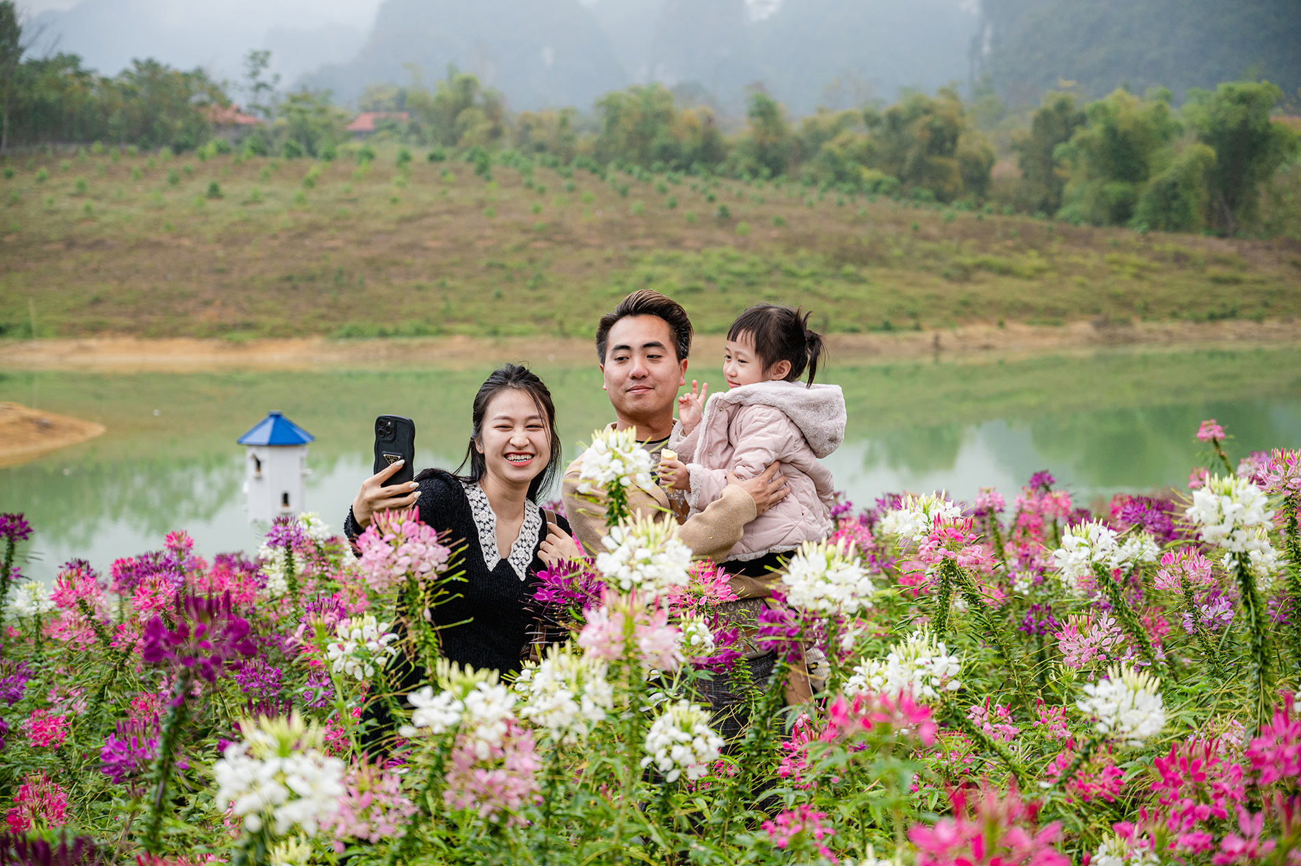 f03d58_e5715215d941441d93178675381c79ccmv2-1 Corolla-Cross-2023