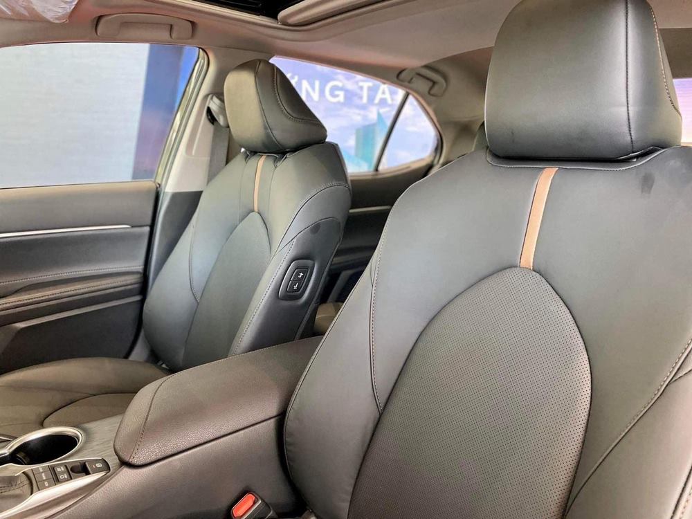 Thiết kế hàng ghế lái có khả năng chỉnh điện 10 hướng