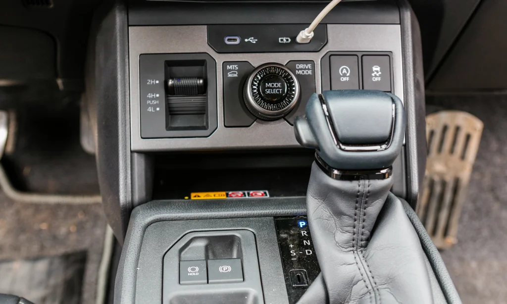 Thiết kế nội thất Toyota Hilux 2026
