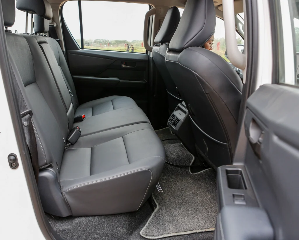 Thiết kế nội thất Toyota Hilux 2026