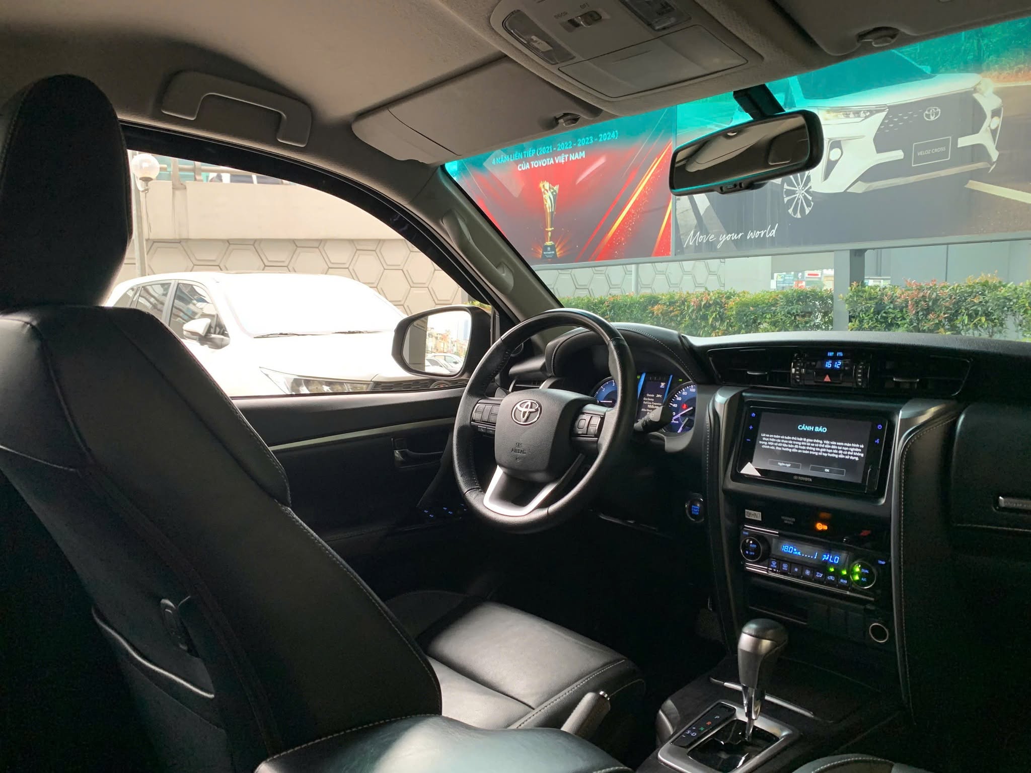 Toyota Fortuner 2022 - 2.4 AT - Ảnh 13