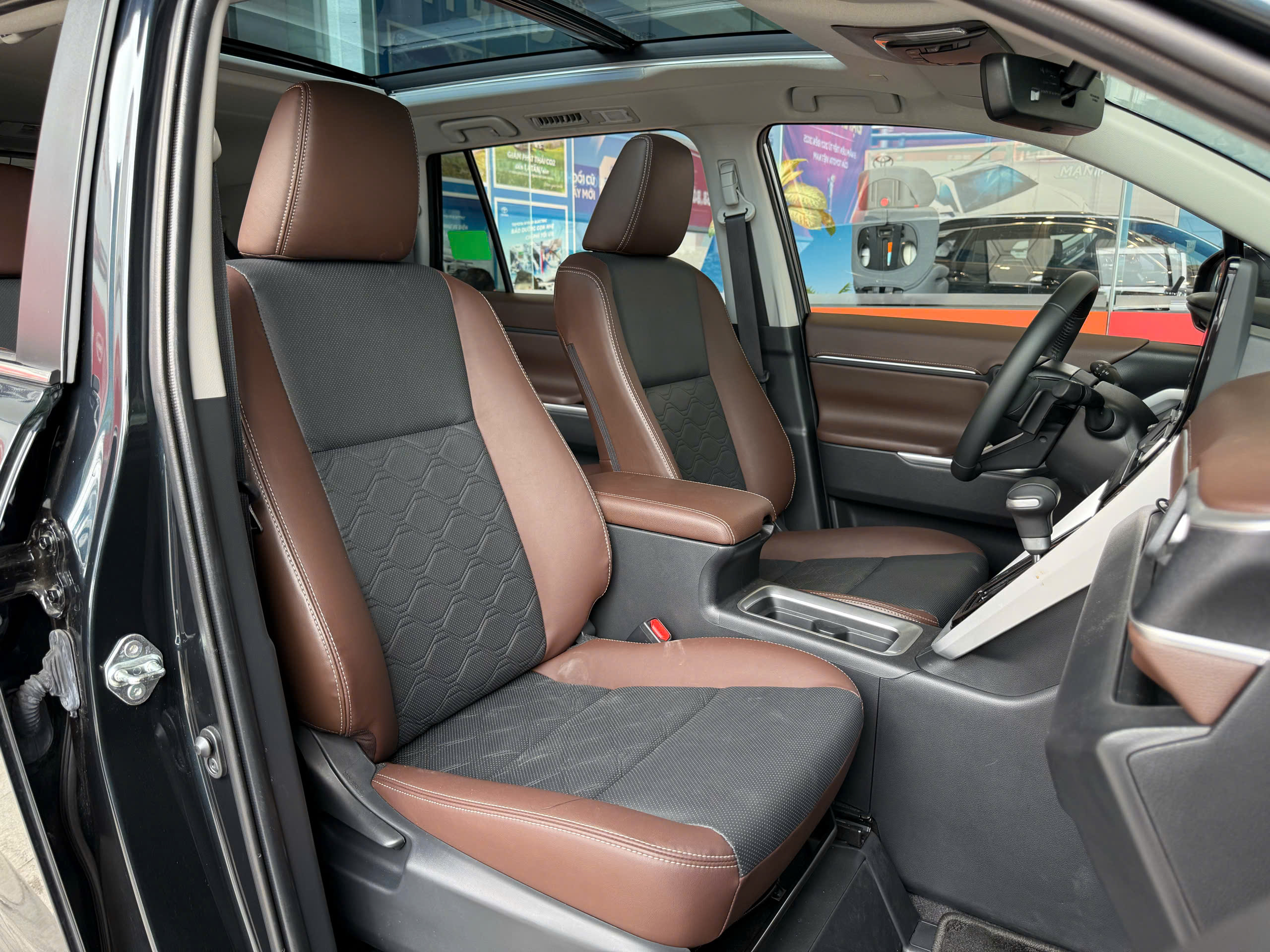 Innova Cross Hev 2025 - Ảnh 17