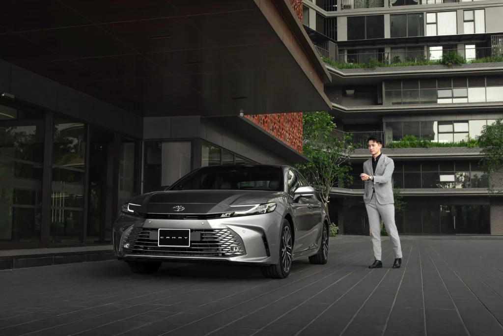 Các phiên bản Camry Hybrid HEV 2026 & Giá bán