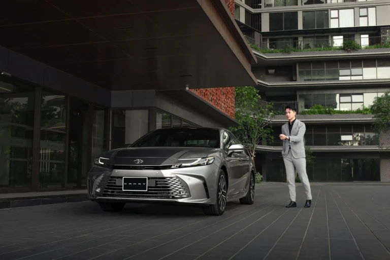 Toyota Camry Hybrid HEV: Tổng hợp các trang bị công nghệ, tính năng an toàn và khả năng vận hành
